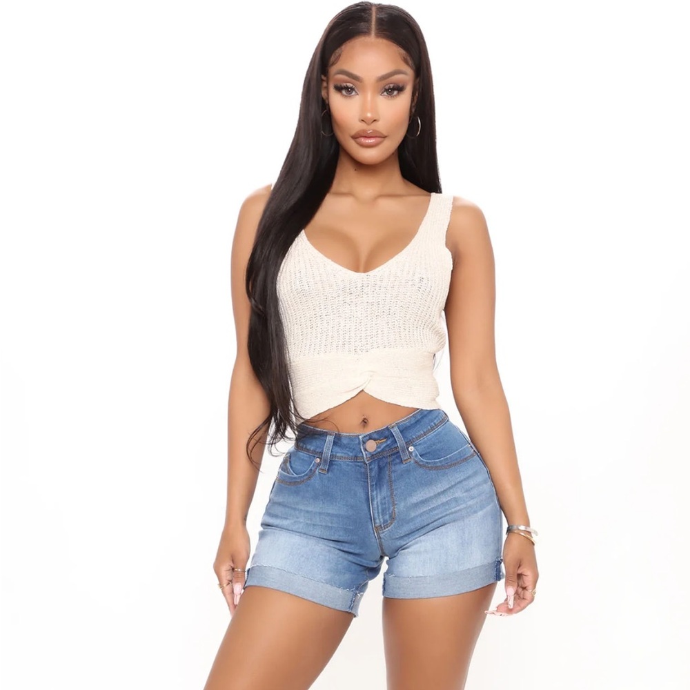 NWT Peak A Booty Roll Cuff Denim Shorts - Medium Blue Wash - Size 7